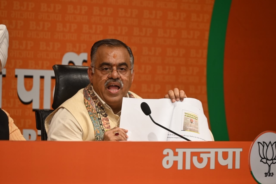 
संसद में पेपर लीक पर चर्चा से भागने वाला विपक्ष अब...